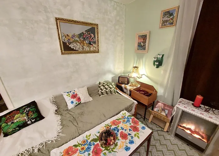 Groundfloor Vintage Retro Bezbarierovy V Rodisti Karel Capek Rur Robot 40min Od Krkonos Pro Milovniky Cyklistiky Vintage Non-barier Near Mountain For Bicycle, Jw